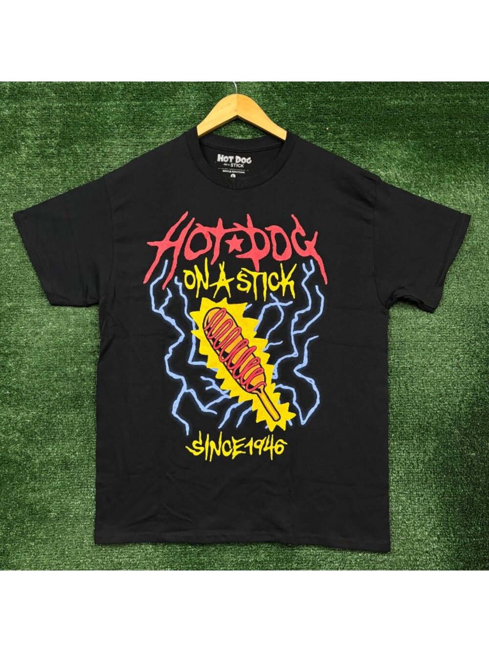 Hot Dog on A Stick Since 1946 T-Shirt Size Large